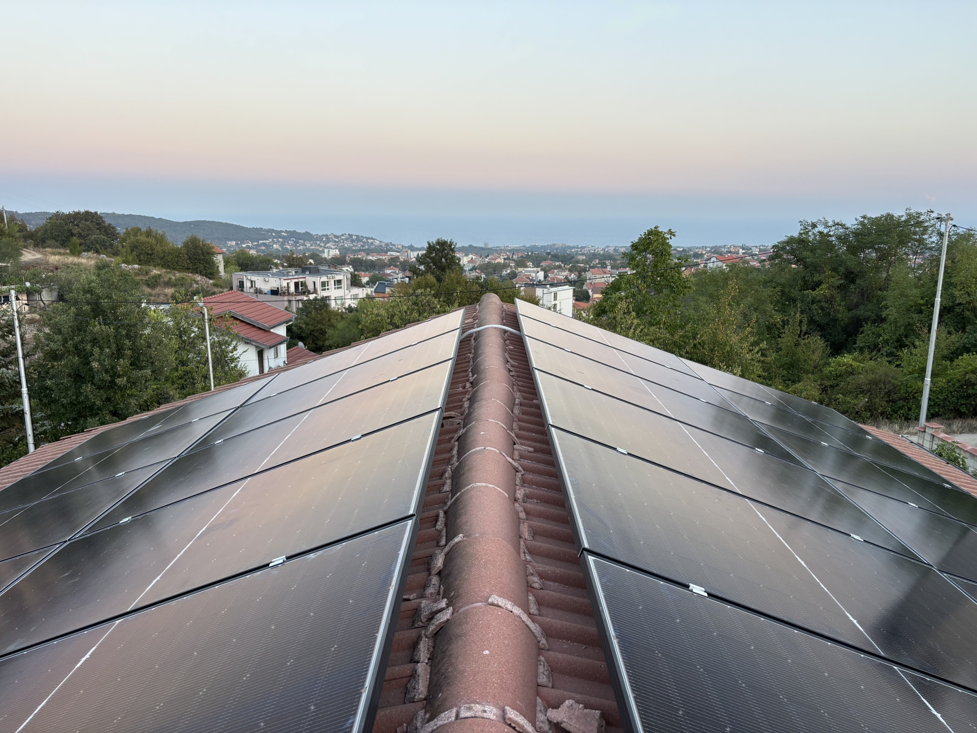 Хибридна покривна ФтЕЦ с мощност 9.9 kWр - гр. Варна