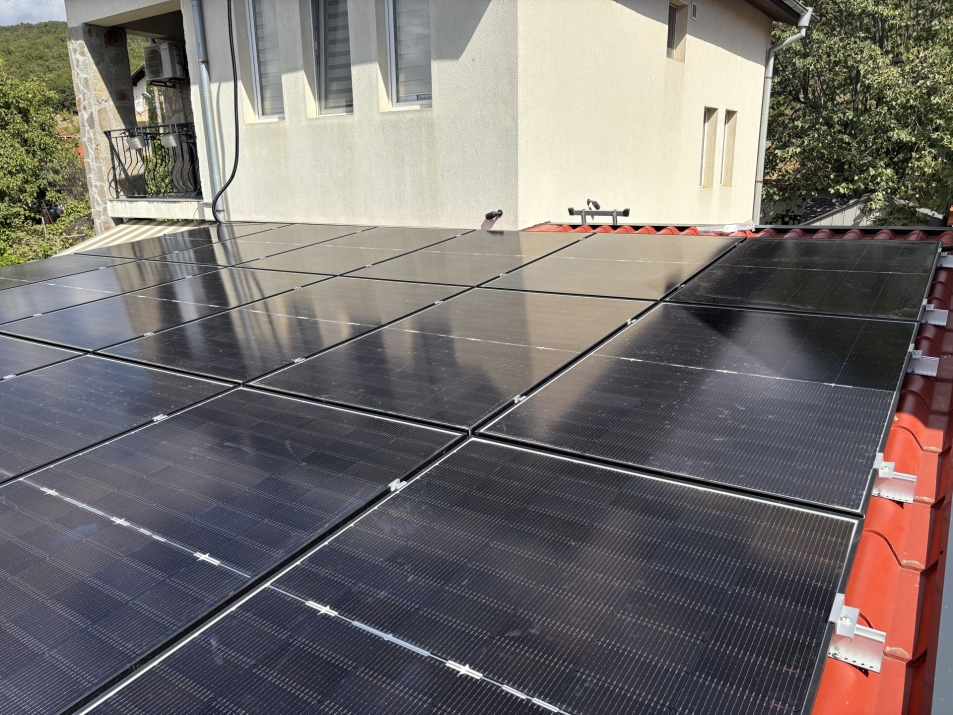 Хибридна покривна ФтЕЦ с мощност 10 kWр - с. Кошарица