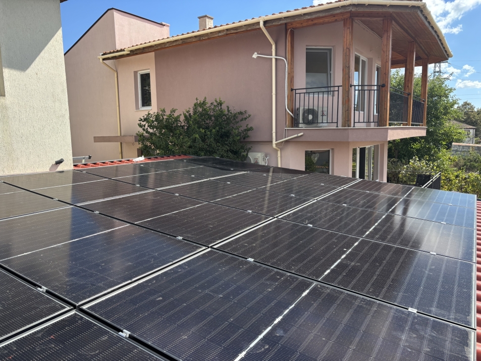 Хибридна покривна ФтЕЦ с мощност 10 kWр - с. Кошарица