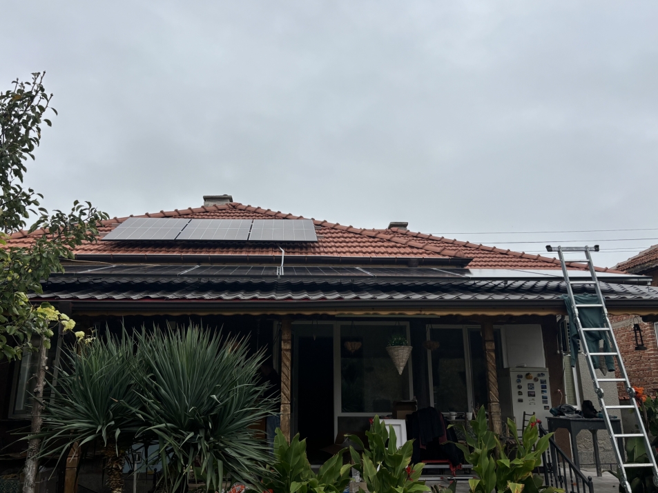 Хибридна покривна ФтЕЦ с мощност 5 kWр - с. Доситеево