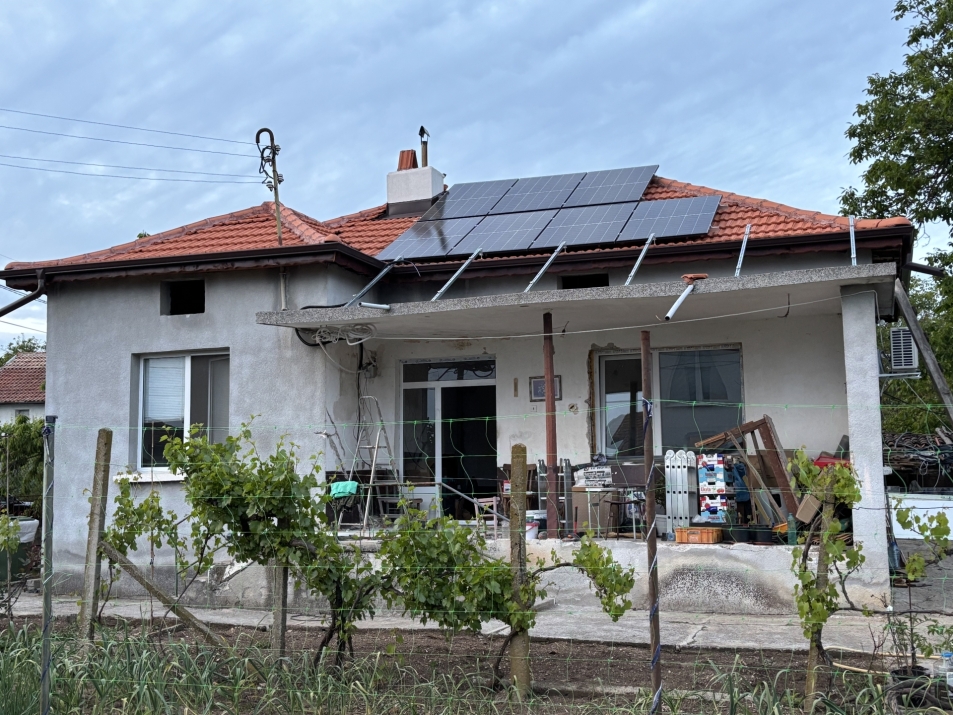 Хибридна покривна ФтЕЦ с мощност 6 kWр - с. Ракитница