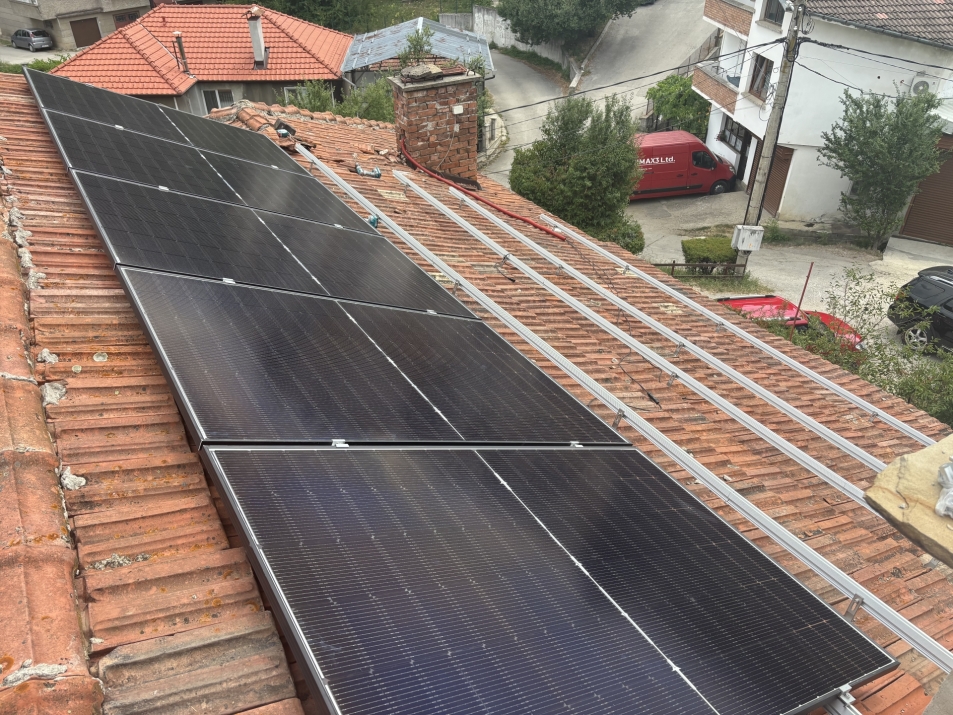 Хибридна покривна ФтЕЦ с мощност 7.65 kWр - гр. Габрово