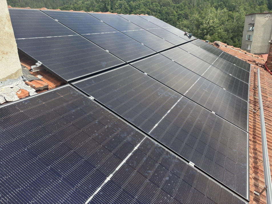 Хибридна покривна ФтЕЦ с мощност 7.65 kWр - гр. Габрово