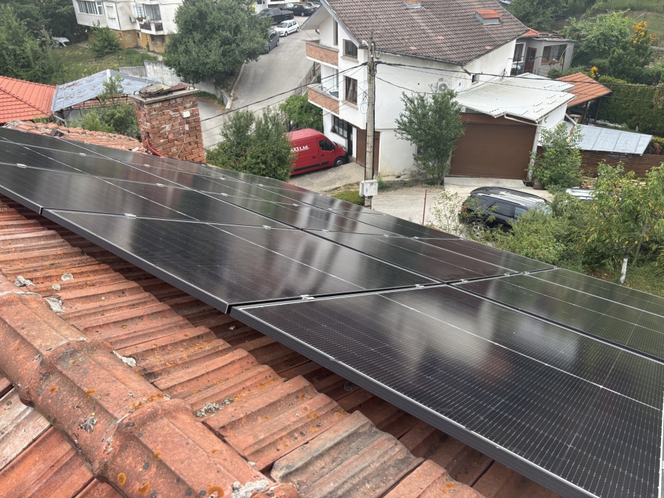 Хибридна покривна ФтЕЦ с мощност 7.65 kWр - гр. Габрово