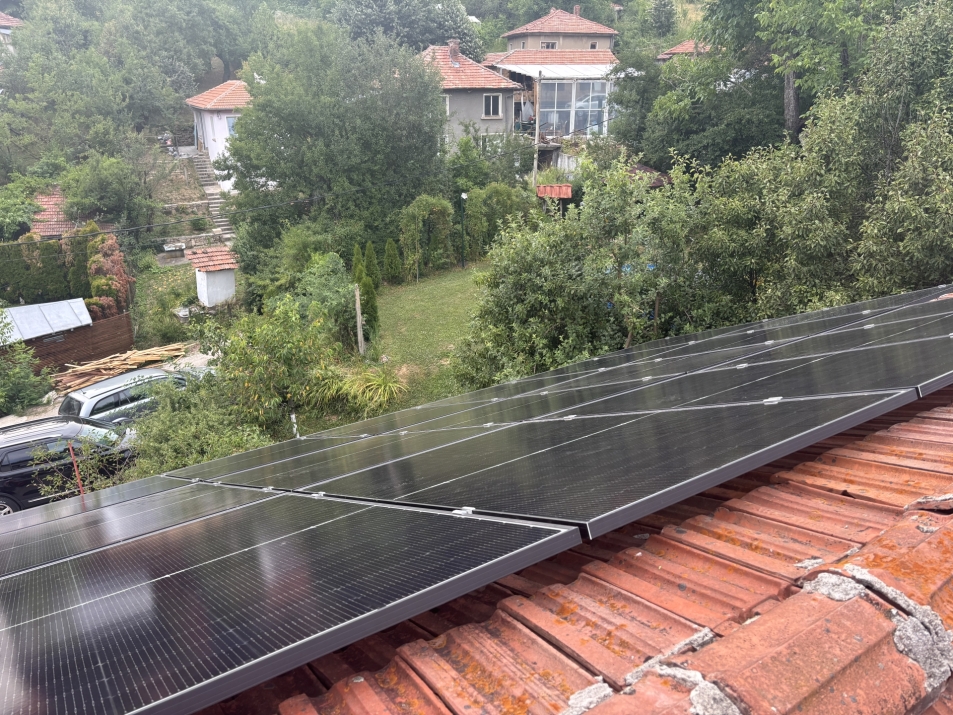 Хибридна покривна ФтЕЦ с мощност 7.65 kWр - гр. Габрово