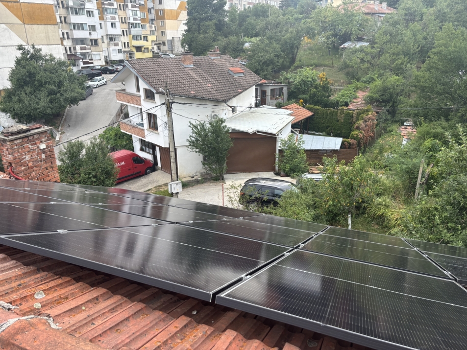 Хибридна покривна ФтЕЦ с мощност 7.65 kWр - гр. Габрово