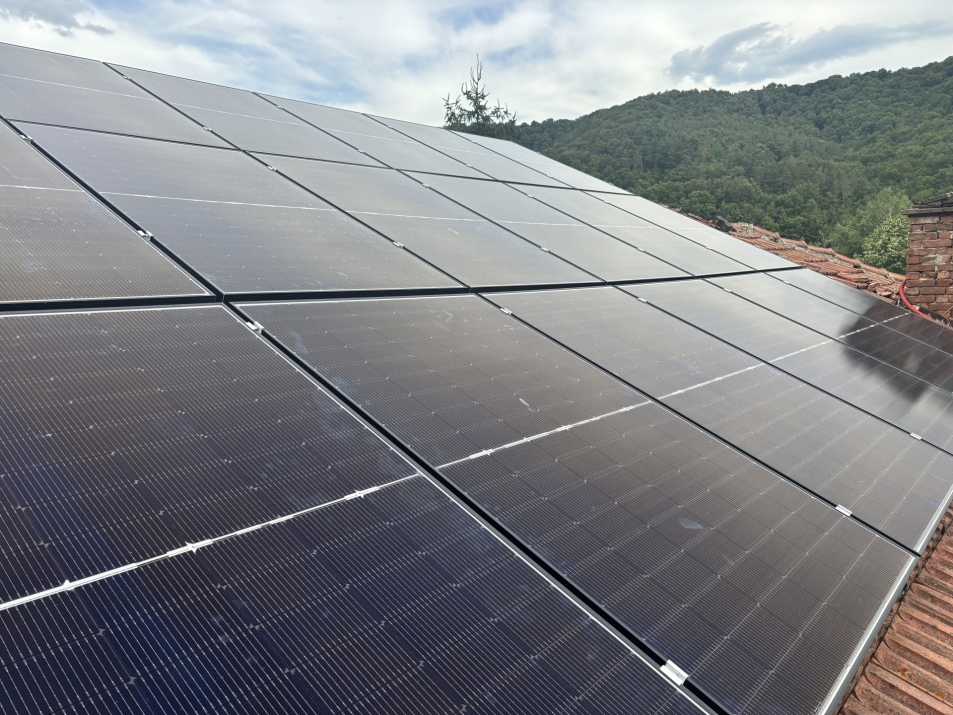 Хибридна покривна ФтЕЦ с мощност 7.65 kWр - гр. Габрово