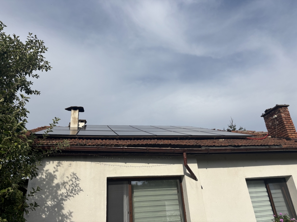 Хибридна покривна ФтЕЦ с мощност 7.65 kWр - гр. Габрово