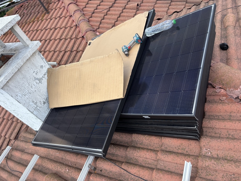 Хибридна покривна ФтЕЦ с мощност 9.9 kWр - гр. София