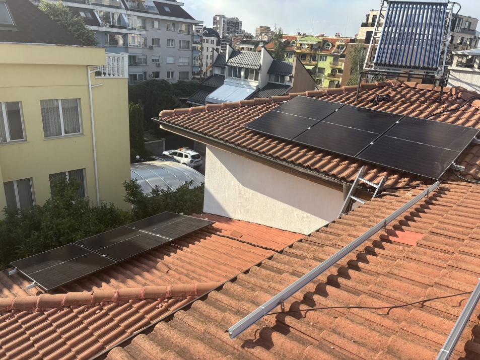 Хибридна покривна ФтЕЦ с мощност 9.9 kWр - гр. София