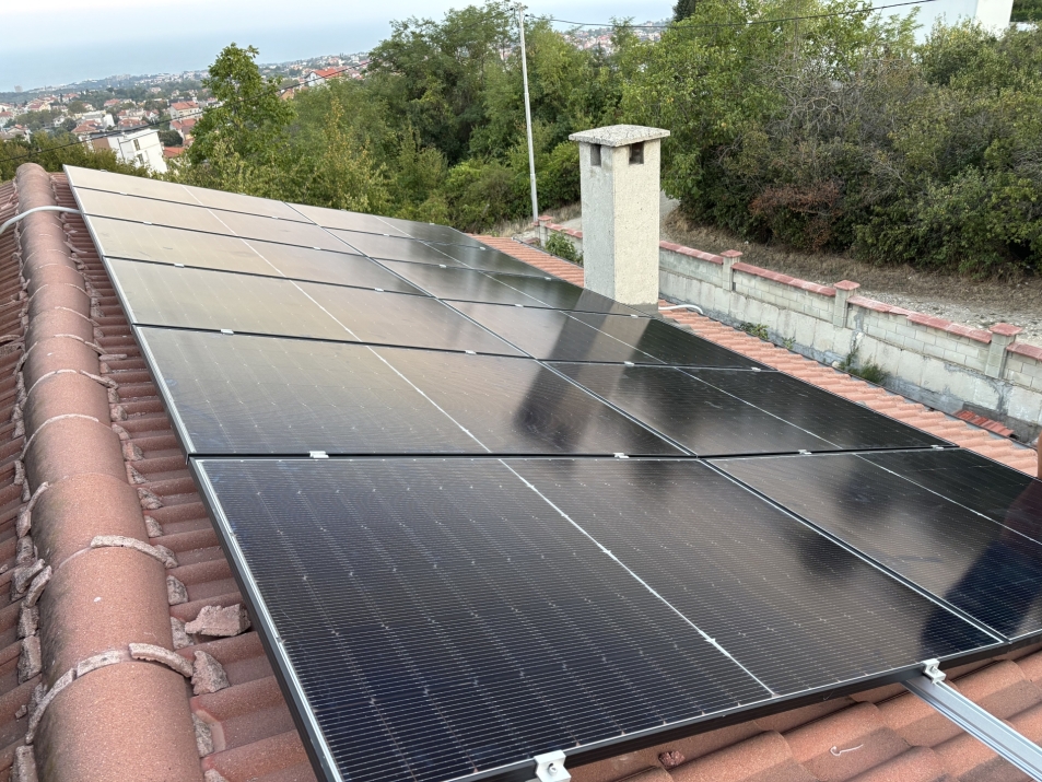 Хибридна покривна ФтЕЦ с мощност 9.9 kWр - гр. Варна