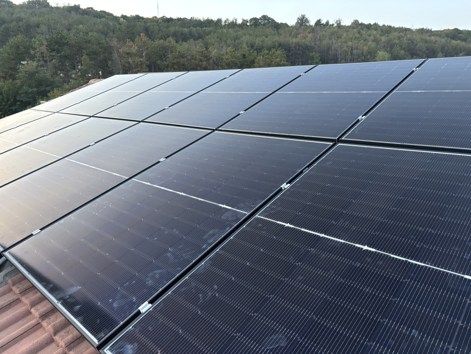 Хибридна покривна ФтЕЦ с мощност 9.9 kWр - гр. Варна