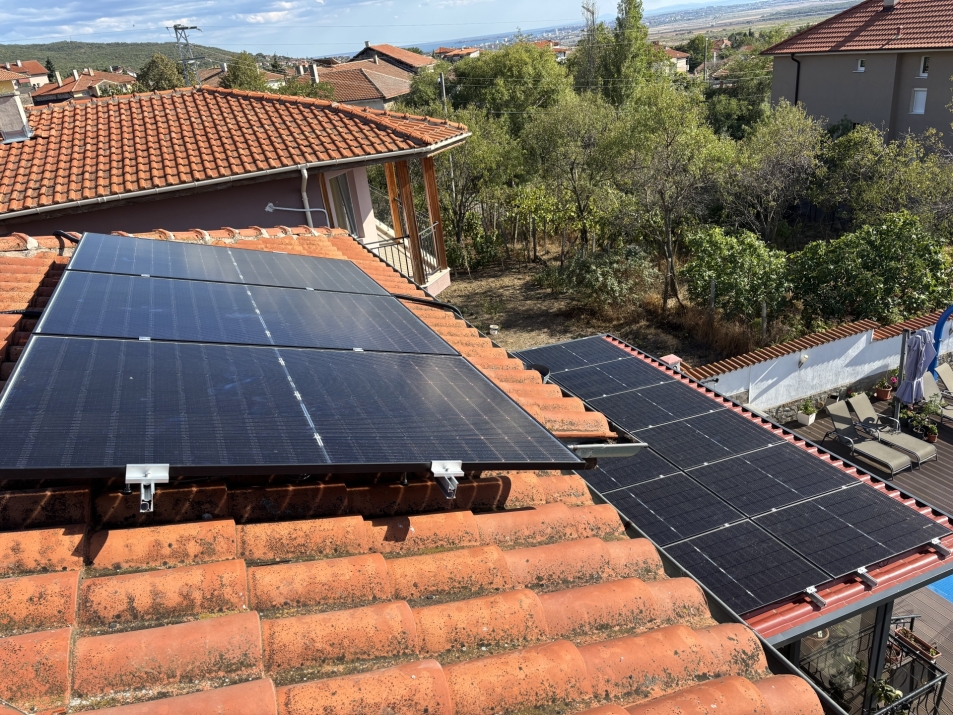 Хибридна покривна ФтЕЦ с мощност 10 kWр - с. Кошарица