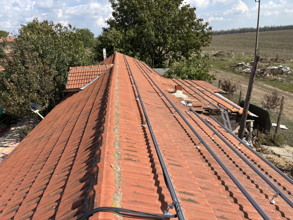 Хибридна покривна ФтЕЦ с мощност 17.8 kWр - с. Прохлада