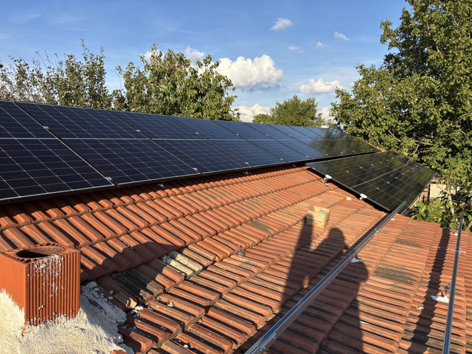 Хибридна покривна ФтЕЦ с мощност 17.8 kWр - с. Прохлада