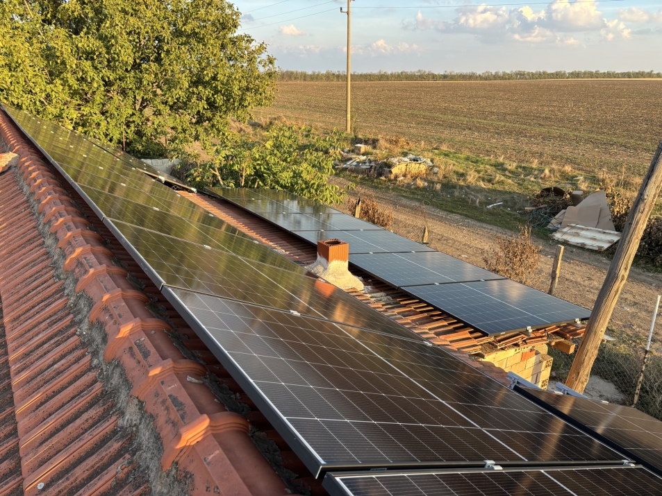 Хибридна покривна ФтЕЦ с мощност 17.8 kWр - с. Прохлада