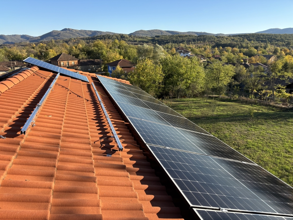 Хибридна покривна ФтЕЦ с мощност 9 kWр - с. Велчево