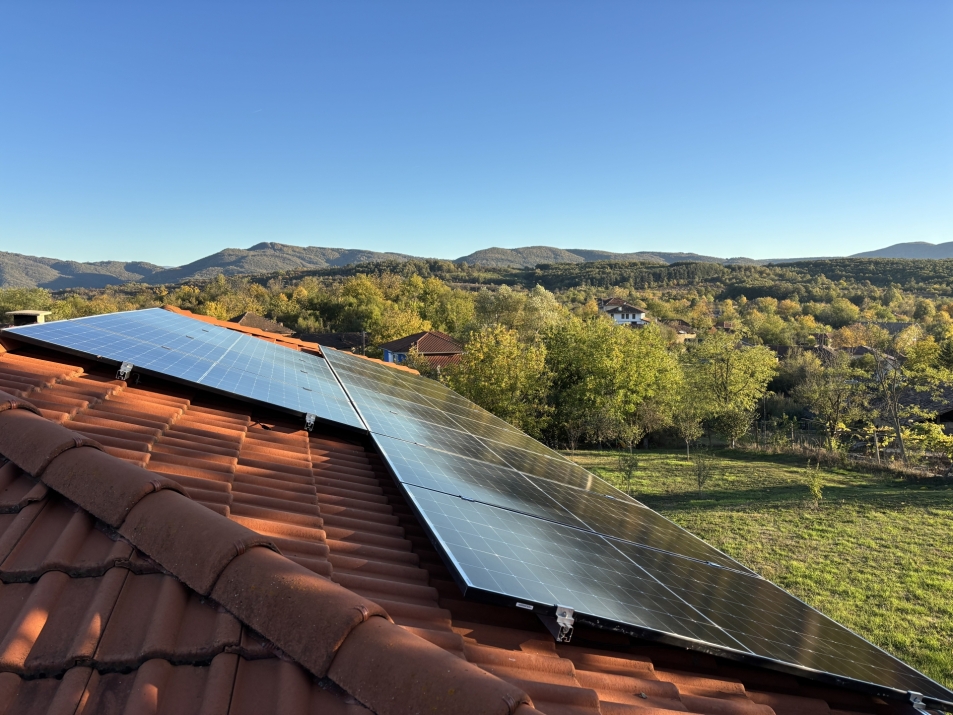 Хибридна покривна ФтЕЦ с мощност 9 kWр - с. Велчево