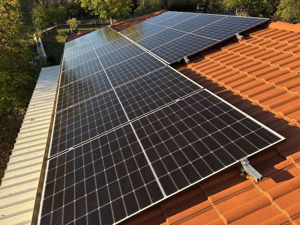 Хибридна покривна ФтЕЦ с мощност 9 kWр - с. Велчево