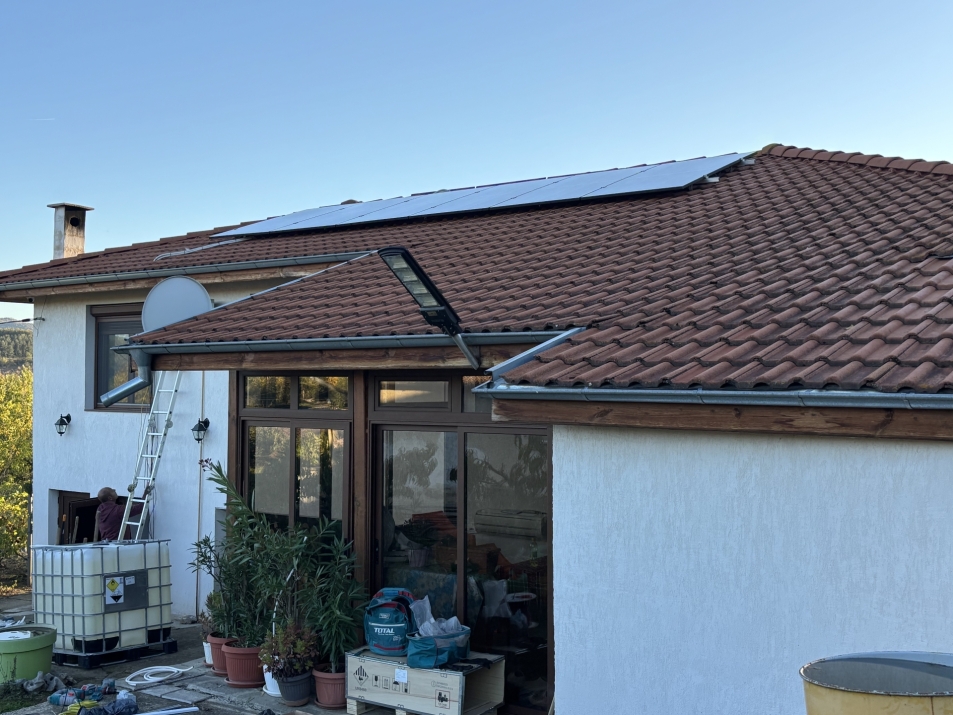 Хибридна покривна ФтЕЦ с мощност 9 kWр - с. Велчево